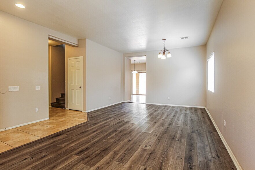 Building Photo - 5206 W Glass Ln