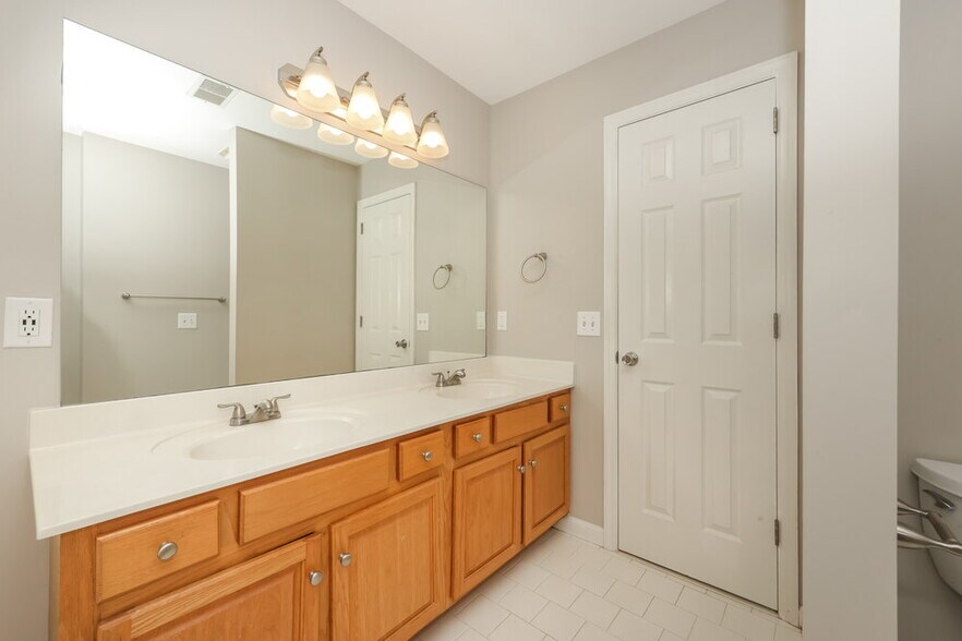 Building Photo - 6536 Broken Bow Dr