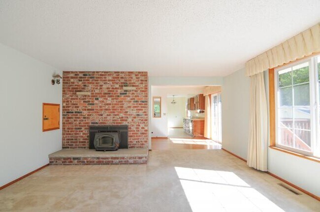 Building Photo - 3 bedroom in Renton WA 98059