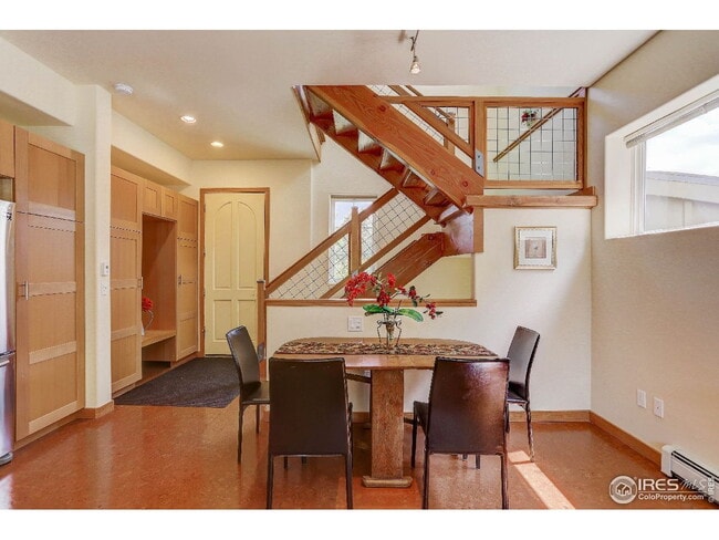Building Photo - "Charming 3-Bed Townhouse Retreat with Spacious Living in Boulder!"