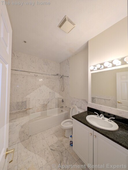 Building Photo - 373 Highland Ave