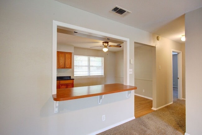 Building Photo - Coming Mid-August! 4 Bd, 2 Ba | N. Arlington