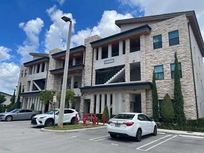 Building Photo - 7865 NW 104th Ave