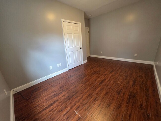 Building Photo - 2 Bed 1 Bath Apartment In Loch Sheldrake