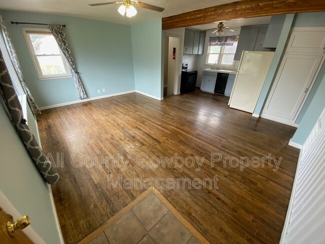 Building Photo - 1417 E Spring Creek Dr