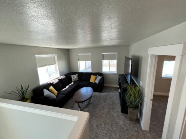 Building Photo - 465 N 30