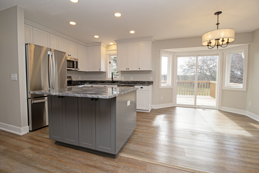 Building Photo - 6082 Kalland Cir NE