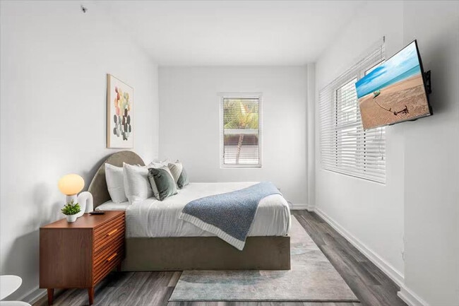 Building Photo - 1701 Alton Rd