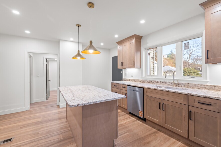 Building Photo - 62 Locust St