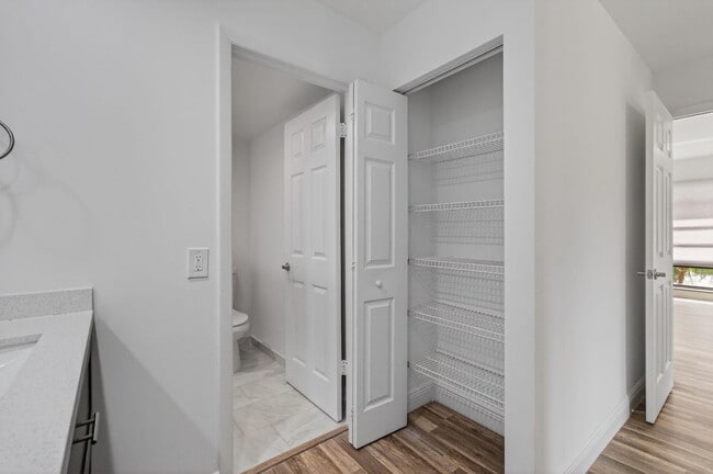 Building Photo - 8536 Casa Del Lago