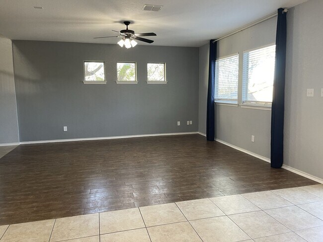 Building Photo - Beautiful Home off Stone Oak Pkwy