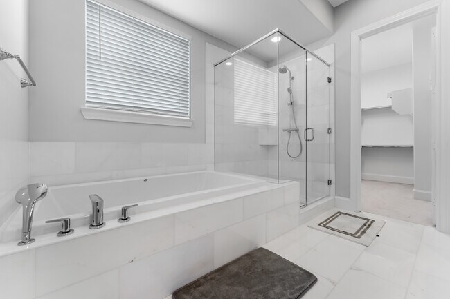 Building Photo - 633 Dalton Ln