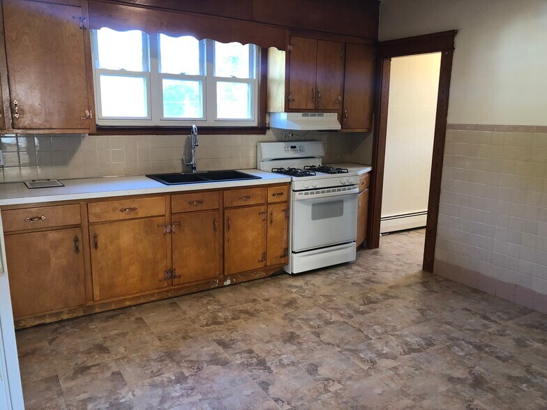 Building Photo - 37 Pine St