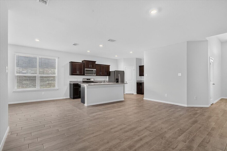 Building Photo - 8613 Wildwest Dr