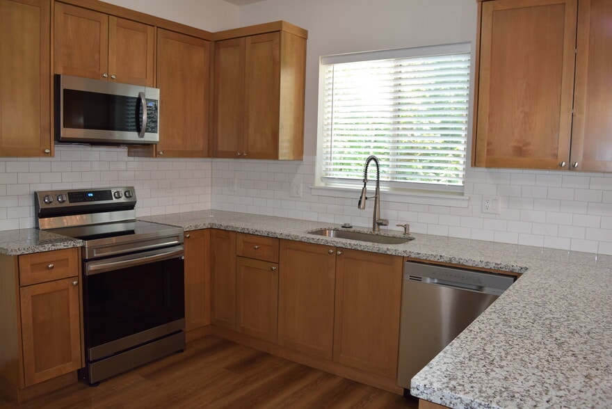Stove, microwave, dishwasher, sink - 836 SE Linden Ct