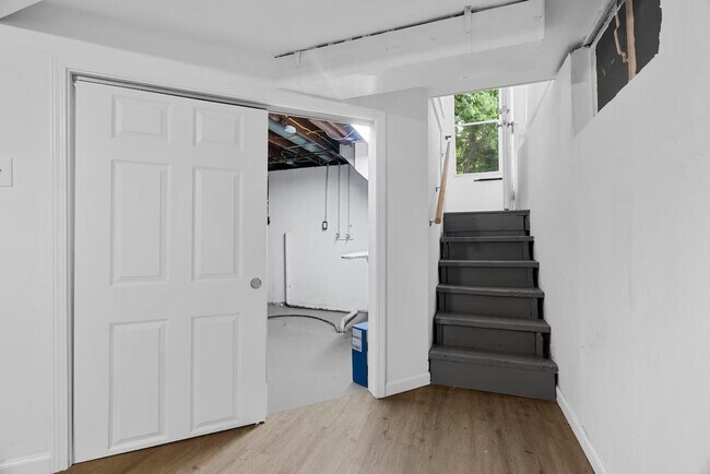 Building Photo - 6444 Wade Ave