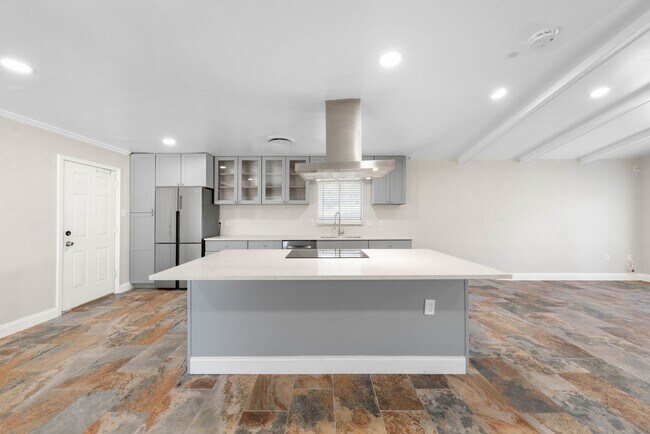 Building Photo - Spacious 4-Bedroom Retreat with Fireplace & Island Kitchen in New Braunfels
