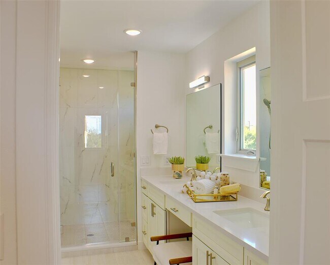 Building Photo - 300 Tesla Cir