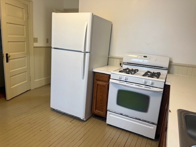 Building Photo - 325 S 6th St