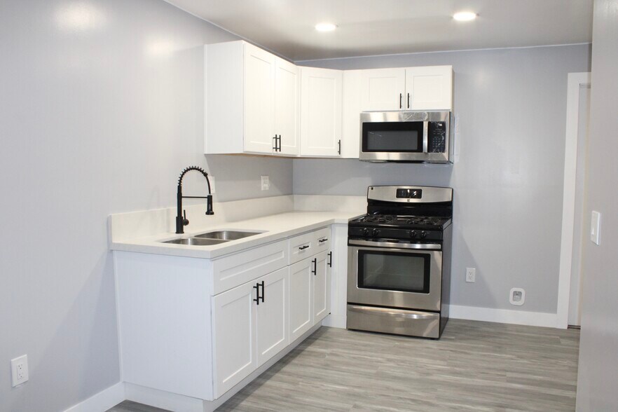 Primary Photo - 10252 Vena Ave