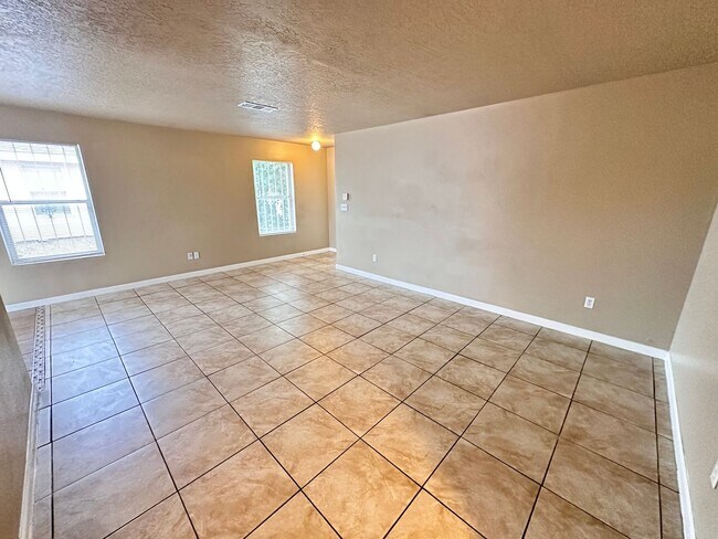 Building Photo - 3 Bedroom 2 Bathroom with 2 Car Garage