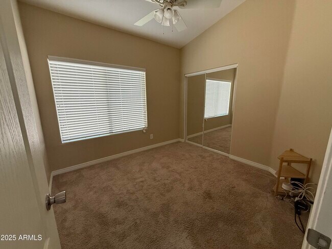 Building Photo - 3803 E Grandview Rd