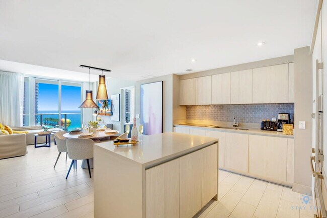 Building Photo - 4010 S Ocean Dr