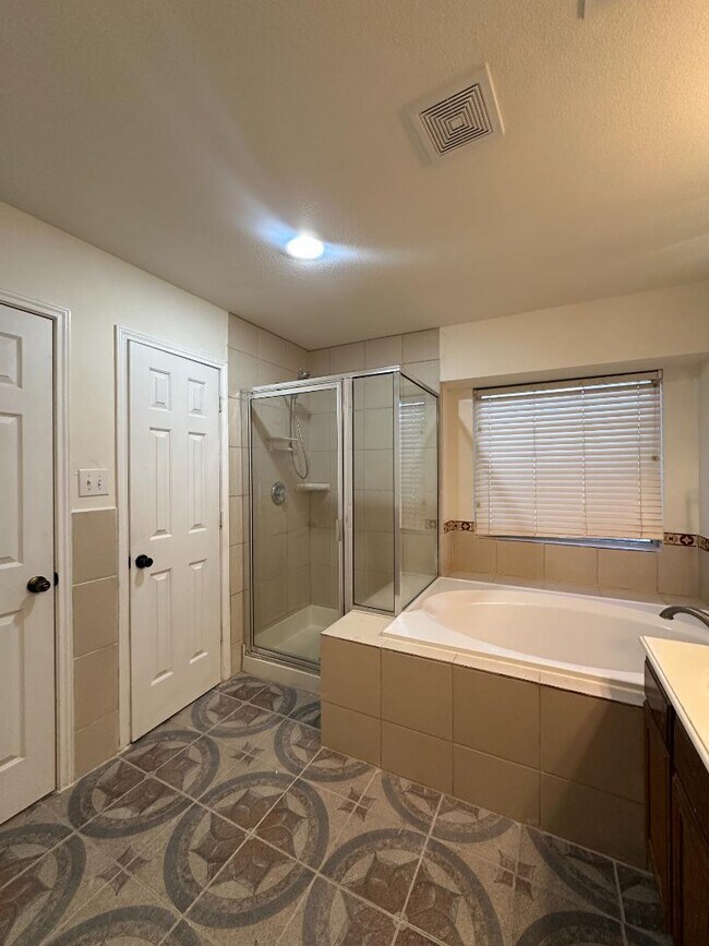 Building Photo - 12360 Hart Crest