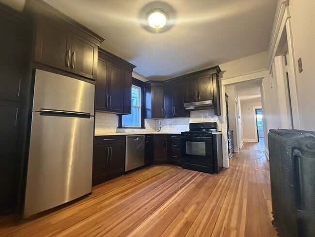 Building Photo - 18 Dana Ave