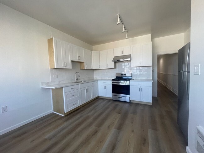 Building Photo - 1062 Washington St