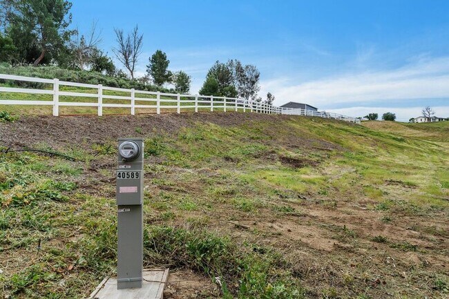 Building Photo - 40589 Los Amantes Rd