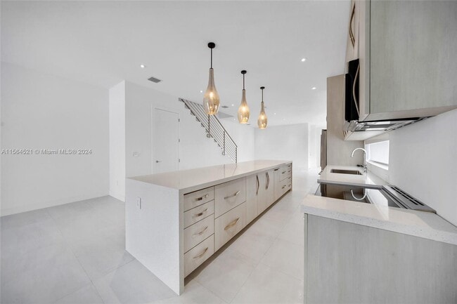 Building Photo - 2921 SW 26th St