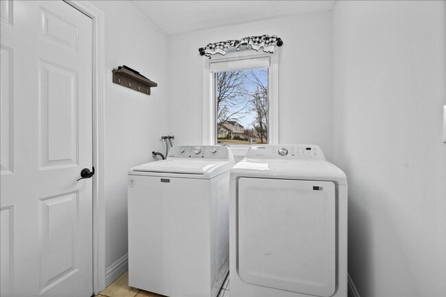 Building Photo - Spacious 4 Bedroom 4.5 Bath Rental in London Woods!