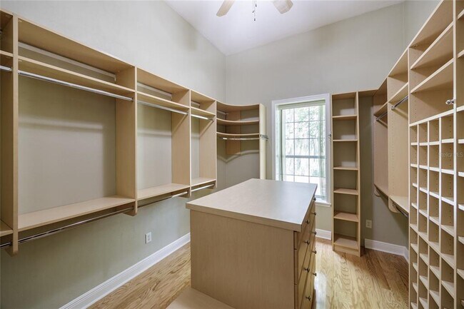 Building Photo - 7513 SW 35th Way