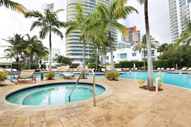 Building Photo - 100 South Pointe Dr
