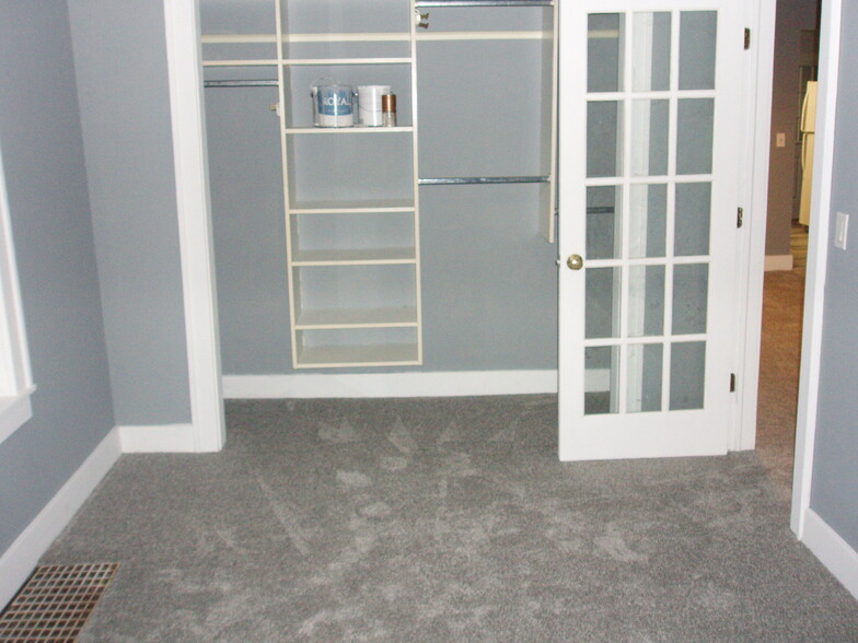 Bedroom closet - 525 Clark Dr NW
