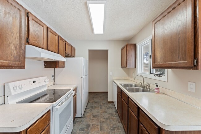 Building Photo - 4765 Penkwe Cir