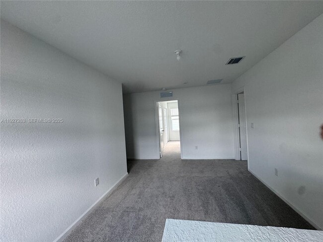 Building Photo - 5837 NW Sweetwood Dr