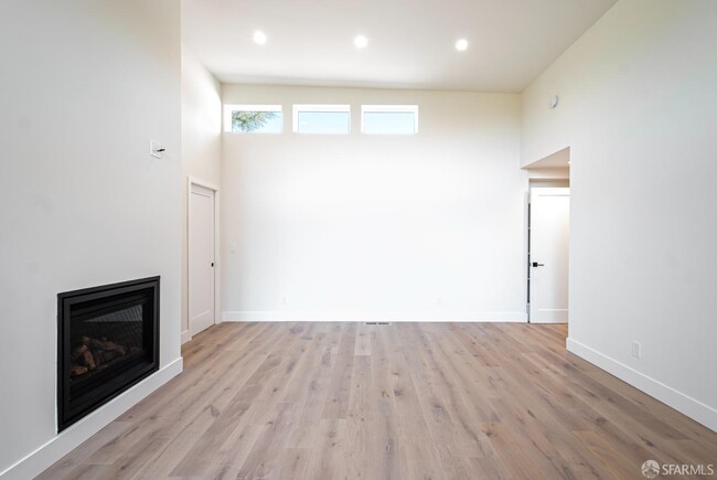 Building Photo - 81 Estates Dr