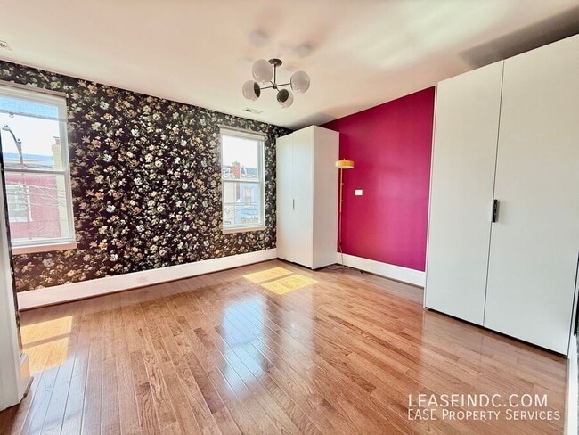 Building Photo - 159 V St NE