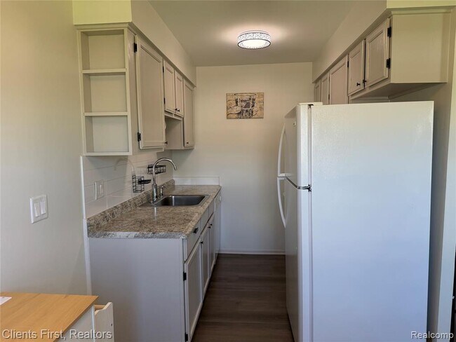 Building Photo - 204 Princeton Dr