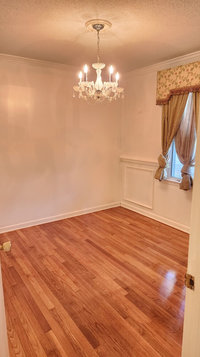 Building Photo - 110 May Ln