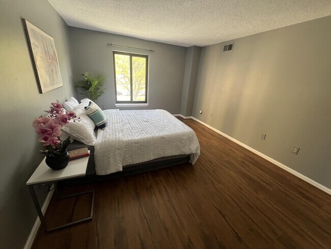 Building Photo - 4500 S Four Mile Run Dr