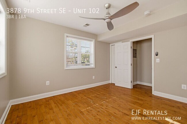 Building Photo - 3878 9th St SE