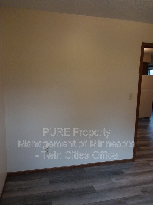 Building Photo - 144 13th Ave S