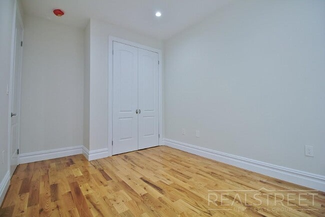 Building Photo - NEW 3 Bed in Crown Heights