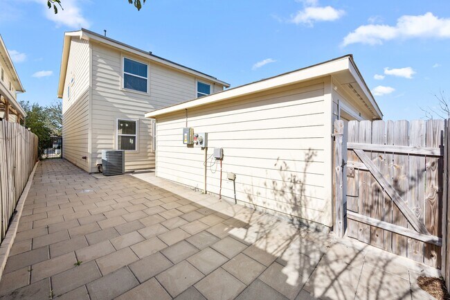 Building Photo - 7223 Pavilion Dr