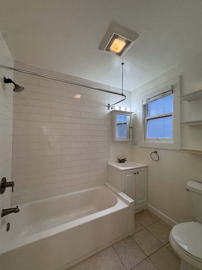 Building Photo - 184 Pixley St