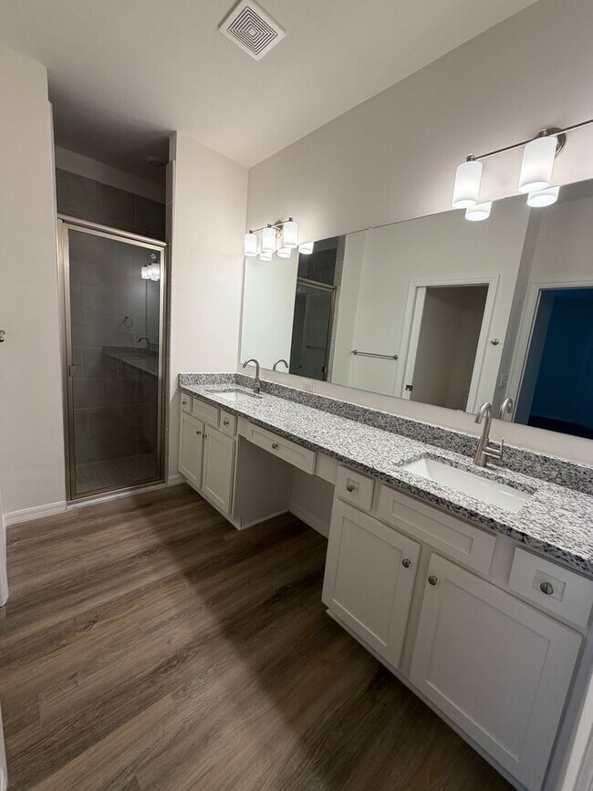 Building Photo - 16077 Badalona Dr