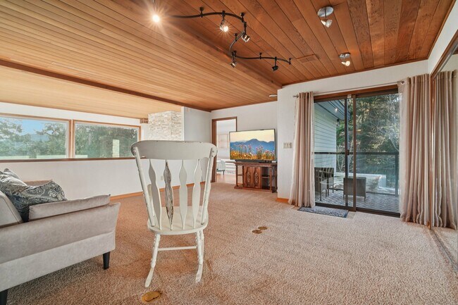 Building Photo - 5408 Sunset Ave